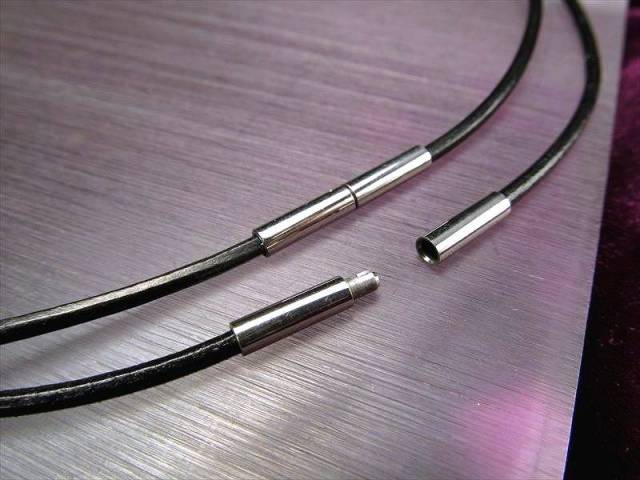 ブラック・丸紐 バヨネット式 留め具 牛革紐 長さ45cm 革紐約1.9mm 金具約3mm ペンダントネックレス メンズ レディース ペンダントトップの相方 取り外し簡単