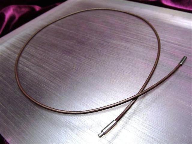 クールな革紐ネックレス ダークブラウン 長さ50cm 幅約1.9mm、金具部分 
