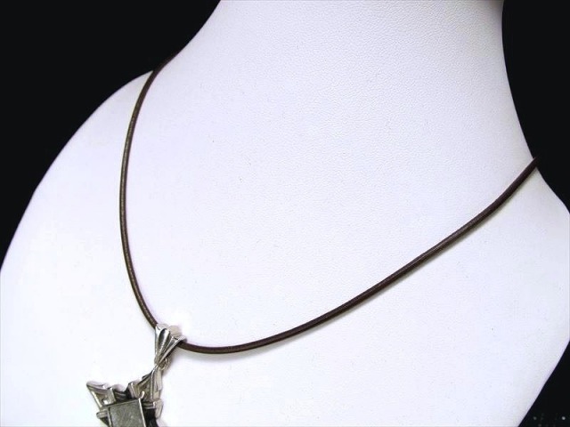 クールな革紐ネックレス ダークブラウン 長さ50cm 幅約1.9mm、金具部分