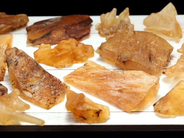 ナチュラルタイプ セット売り 小サイズ 琥珀 アンバー 原石 天然コパール 約50g 詰合せ 8-15個前後入り ブラックライトで変色 インドネシア産 hos