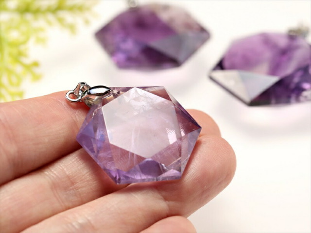 SS対象:30%OFF 透明感あり 5A アメジスト 六芒星カット ペンダント 