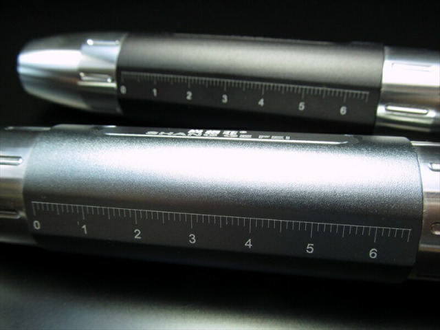 選べる2色のボディ LED ブラックライト 長さ約147mm 長波・短波に簡単