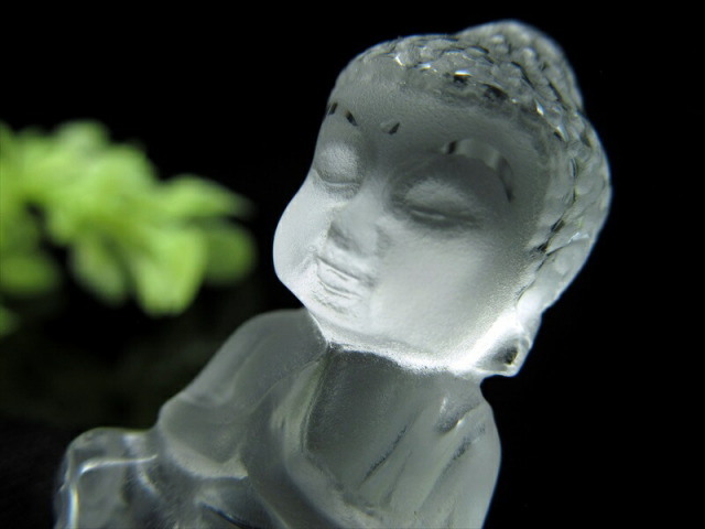 天然水晶 ミニ大仏くん 蓮台付 彫刻 置物 高さ35mm-45mm前後 重さ約40g