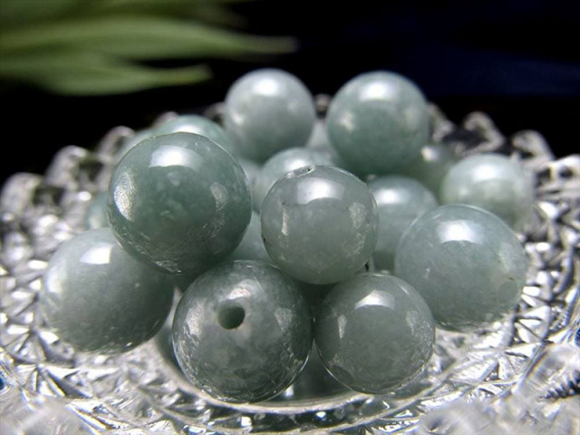 1粒売り 4A 天然翡翠 ジェダイト（硬玉）ビーズ石 9mm-9.5mm珠「マンサーノ翡翠」 世界三大翡翠産地 5月の誕生石 バラ売り 上質な翡翠の産出地 グアテマラ産