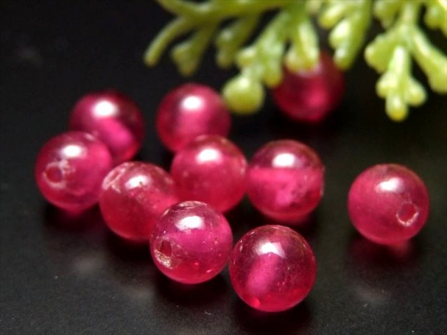 真紅の宝石 1粒珠売り 宝石質 ルビー ビーズ珠 約5mm-5.5mm 勝利と情熱の象徴 1点もの 妖精の贈り物 ミャンマー産