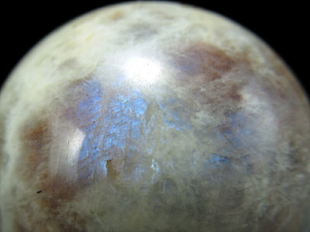 太陽の月の共生 サンストーン ムーンストーン 共生 丸玉 台座付き 直径61mm 重さ315.5g 煌めくインクルージョン 極上アベンチュレッセンス 太陽神の象徴