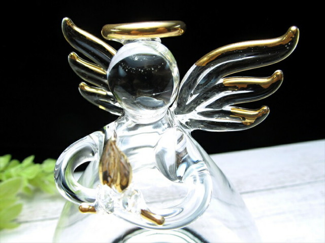 ディスプレイに最適 クリスタルガラス 天使 ドーム型カバー エンジェル ガラスカバー 金メッキ装飾 ミラー底付き 高さ 約12.2cm 幸福を運ぶ天使モチーフ