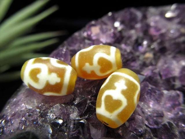 珍しいビタミンカラー 宝瓶天珠 ほうびんてんじゅ 最大長さ約11.5-12mm 1個売り 少量限定入荷 天然玉髄使用 ころころ超ミニサイズ天珠