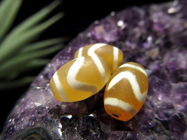 珍しいビタミンカラー 水紋天珠（すいもんてんじゅ) 最大長さ約11.5mm-12mm 1個売り 少量限定入荷 天然玉髄使用 ころころ超ミニサイズ天珠