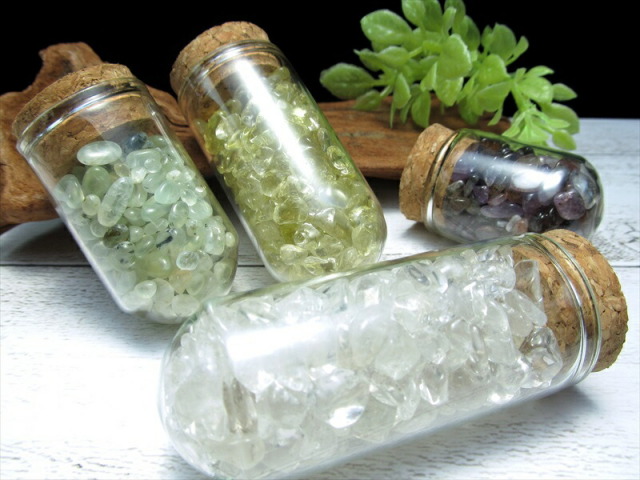 ディスプレイに最適！ クリスタルガラス ボトル 3個セット 直径約3cm