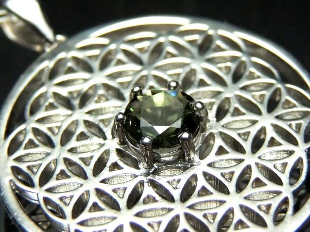 モルダバイト フラワーオブライフ ペンダントトップ 外径約32mm ダイヤモンドカット silver925 ナミビア・ハルダブ州産
