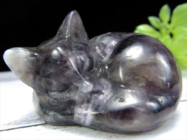 シェブロン アメジスト 眠り猫 天然石置物 重さ約100g-120g 癒しの眠り