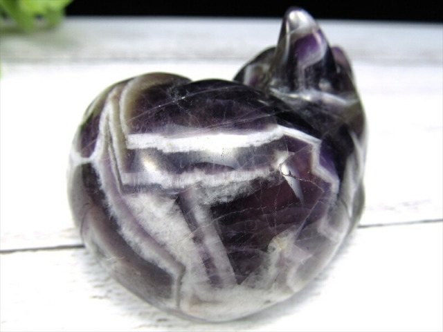 シェブロン アメジスト 眠り猫 天然石置物 重さ約100g-120g 癒しの眠り