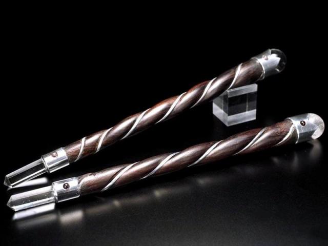水晶 マジックウッドワンド 長さ約21cm-25cm 1個売り 存在感抜群 魔法の杖モチーフ 天然水晶丸玉&スパイラルウッド ヒーリングワンド タイプA