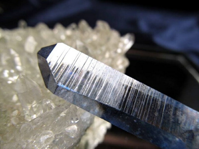 数量限定入荷 極上 アクアオーラクォーツ 単結晶ポイント 原石