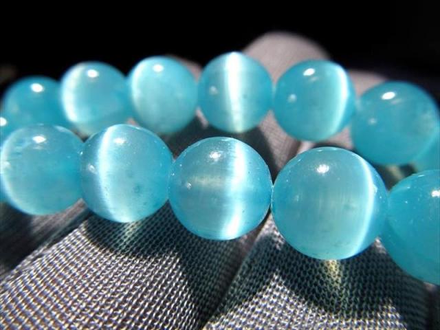 抜群のキャッツアイ効果 約8.5mm珠 ターコイズブルーカラー キャッツ