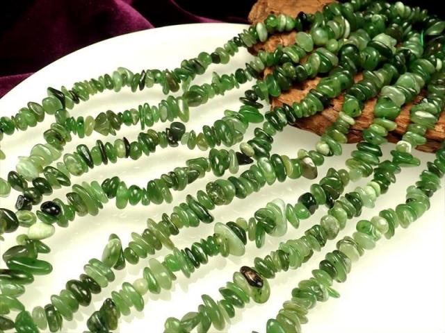カナディアンジェイド さざれ連 約4mm-11mm 約76-78cm 激安奉仕 深い緑が美しい翡翠 ネックレスにも 奇跡の石 軟玉翡翠ネフライト カナダ産 hos