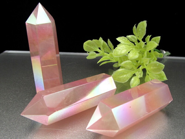 ピンク スター ローズクォーツ 綺麗☆水晶六角柱 ポイント ディープローズクォーツ ポイント(六角柱) 重さ60g-70g 濃いピンクの紅