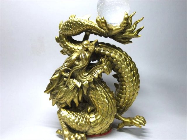皇帝の象徴の五本爪龍 五本爪 龍神 水晶丸玉付き置物 幅110mm前後 天然水晶丸玉 直径約38mm-40mm 付き 大吉開運 ドラゴン 願いが叶う龍玉持ち inmy