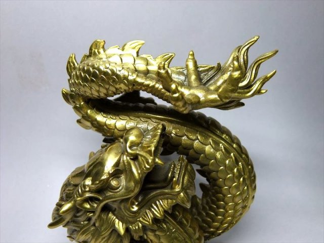 皇帝の象徴の五本爪龍 五本爪 龍神 水晶丸玉付き置物 幅110mm
