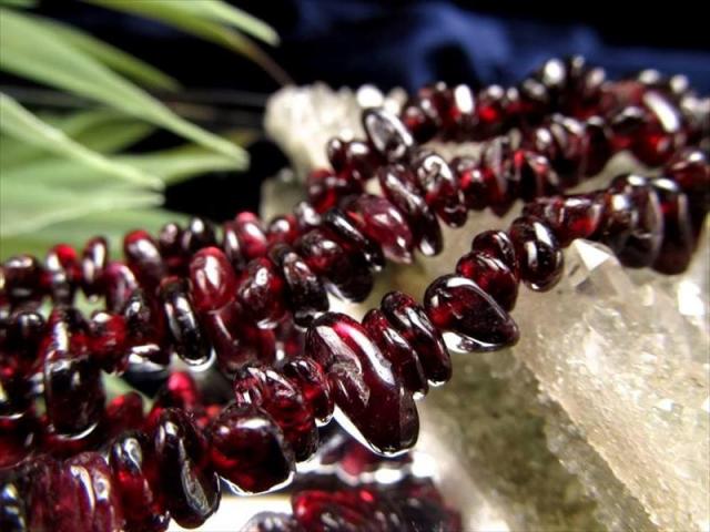 約4mm-10mm ガーネット 柘榴石 さざれ 連 一連 約38-40cm 濃厚赤紫色 rn-p パワーストーン 天然石
