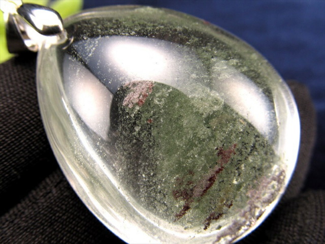 これぞ千層 超透明 グリーンガーデン ファントムクォーツ ドロップ型  