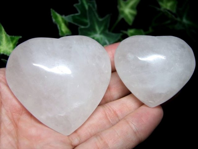 純真無垢な純白色 スノーホワイト水晶 ハート型 タンブル 1個売り 重さ