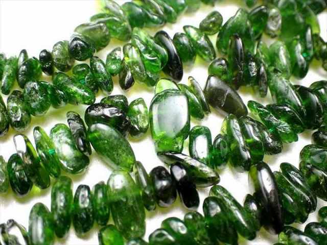 激安奉仕 クロムダイオプサイト さざれ連 約5mm-12mm 一連 約38cm-40cm 透輝石 透明感抜群 ロシア産 パワーストーン 天然石