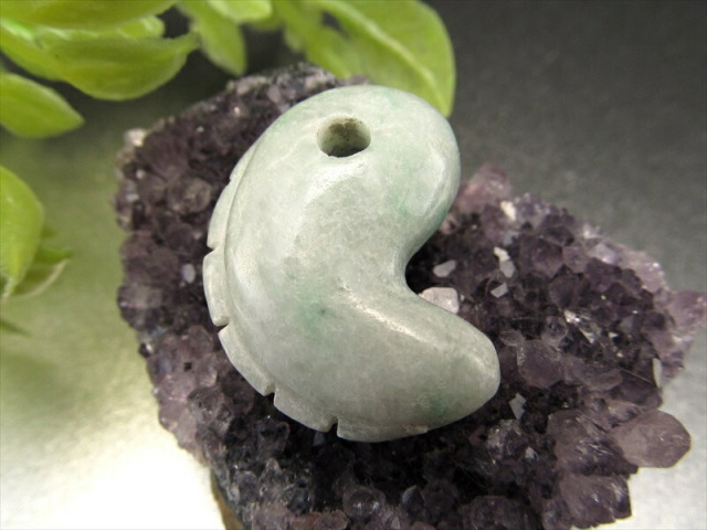 糸魚川翡翠黒や緑翡翠ひすいヒスイ76g 糸魚川翡翠ひすい