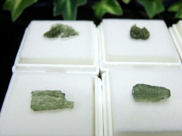 ラッキー様。専用 顛-⑨【希少 モルダバイト 原石ブレス】手首サイズ 約17㌢ ラッキー様。専用 顛-⑨【希少 モルダバイト 原石ブレス】手首サイズ