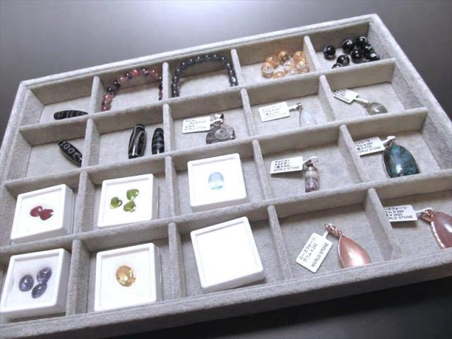 20枠しきり 販売用トレイ グレー 大サイズ 横35cm 縦24cm 濃色の石に 天然石が綺麗に見えます 天然石販売 si-p