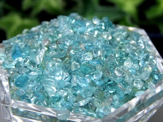 透明 宝石質 ブルーグリーンアパタイト 小粒タイプ さざれ 約100g 粒サイズ 約2mm-5mm サザレ 2024年9月入荷の画像 ブラジル産 パワーストーン 天然石