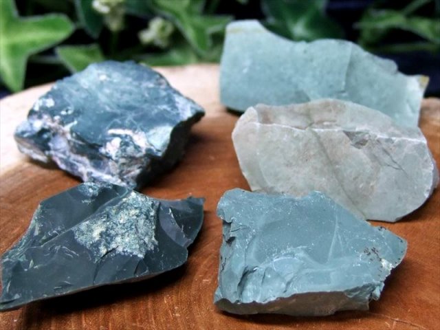希少 国産原石 出雲石 (碧玉) 原石 5-8個セット 約30g 大地のパワーを感じる石 ジャスパー 碧玉 一点物 島根県産