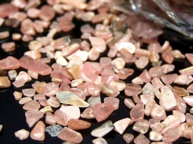 インカローズ 小さめの石 極小粒さらさらタイプ インカローズ さざれ 約100g 粒の大きさ約2ミリ