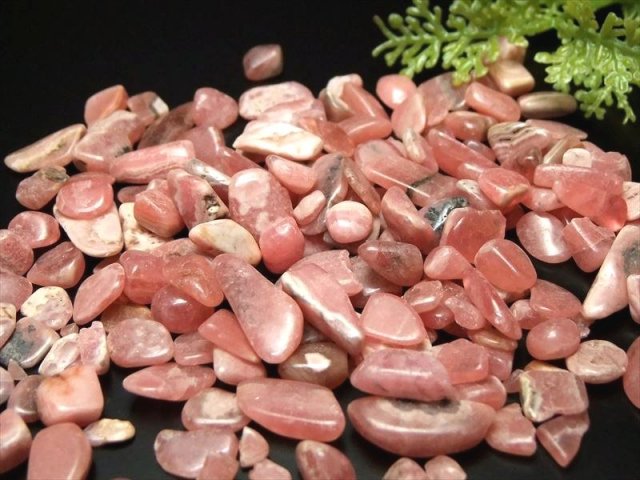 濃いピンク 透明感有り インカローズ さざれ 100g 約5ミリ-17ミリ インカローズ サザレ パワーストーン ペルー産 2022年09月撮影分 sa-s パワーストーン