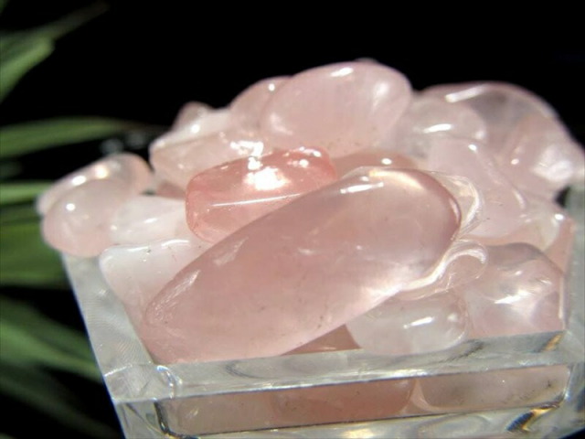 超希少モザンビーク産 ローズクォーツ さざれ 中粒タイプ 約200g入り