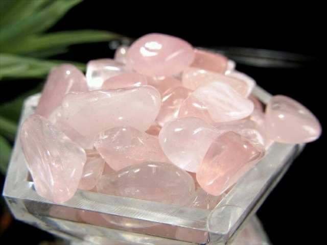 超希少モザンビーク産 ローズクォーツ さざれ 中粒タイプ 約200g入り