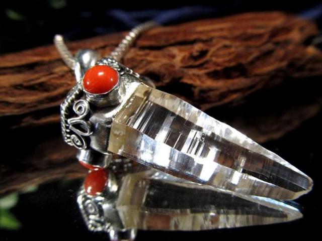 男女兼用 ガネーシュヒマール産 水晶 ポイント ペンダントトップ 長さ約43mm バチカン含まず 約11.3g ギャランティーカード付き Silver925 ポイント形状