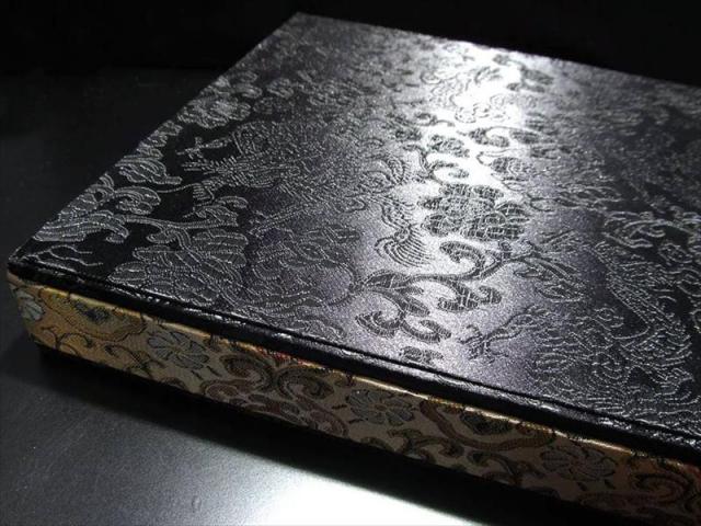 中国古美術・旧蔵御蔵・高冰白玉ブレスレット・天然石・古い刺繍盒付き・置物・裝飾品 旧家蔵出 清時代 和田玉 白玉 置物 中国美術 唐物 中国古玩 骨董品