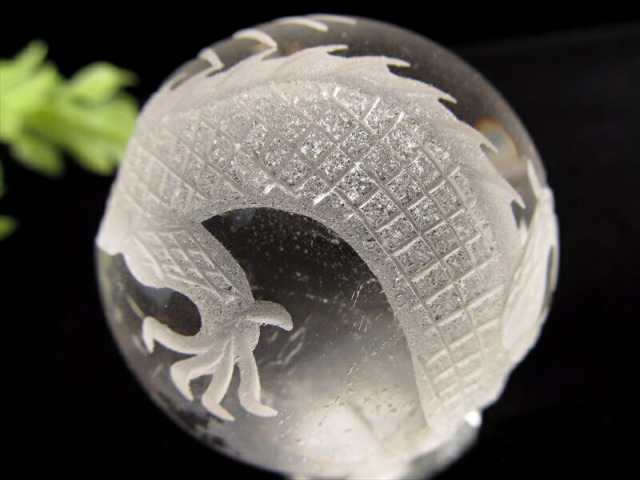 天然本水晶　龍彫り　台座付き 天然本水晶龍彫り台座付き