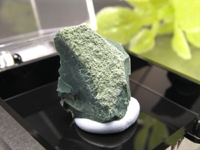 希少 国産原石 出雲石 (碧玉) 原石 サイズ35ミリ×35ミリのケース入り