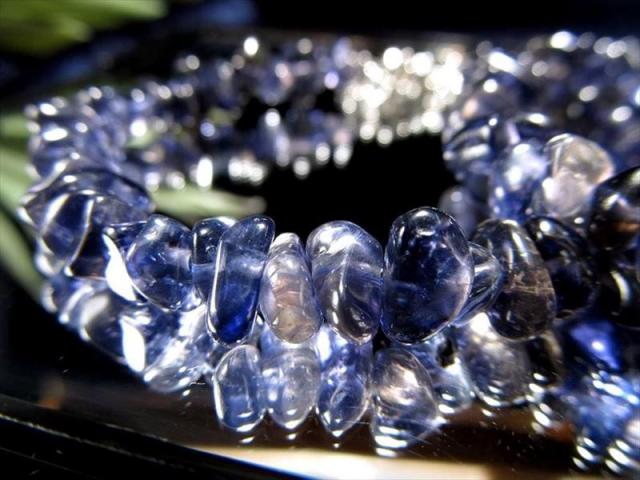 超オススメ!!コスパ抜群【アイオライト さざれ ブレスレット】粒サイズ約6mm-9mm アジャスター金具付 3月誕生石 誠実・貞操・徳望の象徴  コーディエライト 菫青石【スリランカ産】