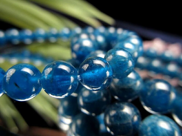 2A ブルー アパタイト ブレスレット 6mm-6.5mm×30珠前後 深みのある魅惑のディープブルー 絆を強める石 信頼・自信・調和を象徴する鉱物 燐灰石 ブラジル産