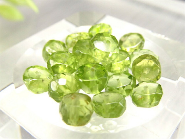 1粒売り AAA+ ペリドット(かんらん石)ビーズ石 約5mm-6mm ミャンマー産