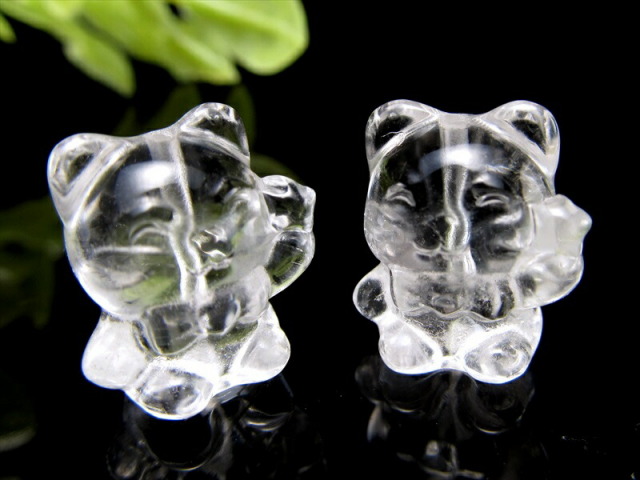 1粒売り 天然水晶 左手招き猫 全長約15mm 通し穴の直径約2mm 商売繁盛や良縁 身近な福を招いてくれるにゃんこ 全てを浄化し活性化させる万能ストーン