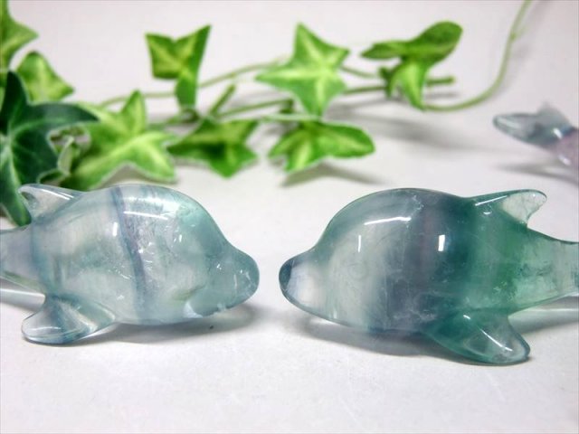 トリプルカラーフローライト　ペガサス　天然石置物 超透明 1個売り イルカ レインボーフローライト 置物 幅70mm 重