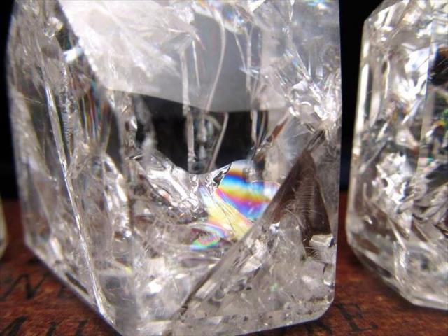 【オススメ】☆レインボー入りクラック水晶ポイント☆ 楽天市場】○【レインボークラック水晶 ポイント】120g-140g