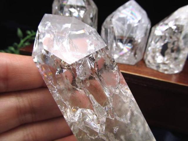 ✳超極丸玉️‼️超逸品✨クラックの六条模様✨レインボー 水晶 丸玉 天然石 原石 ✳超極丸玉️‼️超逸品✨クラックの六条模様✨レインボー 水晶