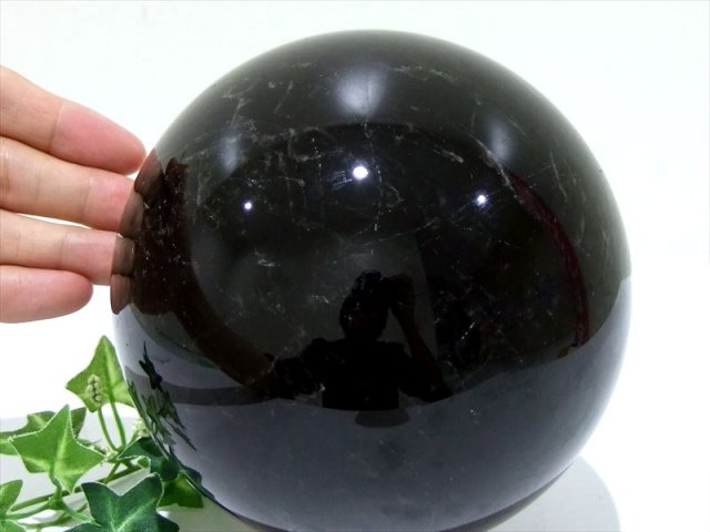 特大サイズ 漆黒の丸玉 モリオン 黒水晶 丸玉 台座付き 重さ約3270g  