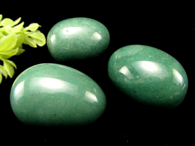 うさぎ様8/28【2064】細石加工器  シェル  アベンチュリン アベンチュリン エッグ型 置物 高さ45mm-50mm 重さ約80g-95g前後